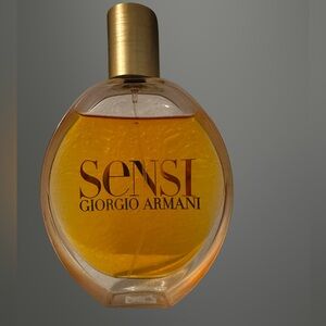 Giorgio Armani Sì Eau de Parfum – 3.4 oz 
Rare & Discontinued
